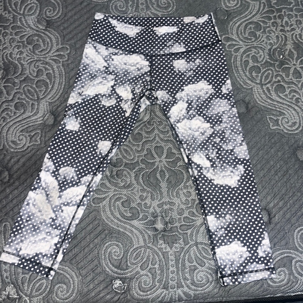 Lululemon size 8 leggings